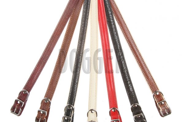 Collar 15 tucked